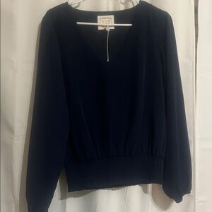 Sail to Sable Elegant Navy Blue V-Neck Women's Top M